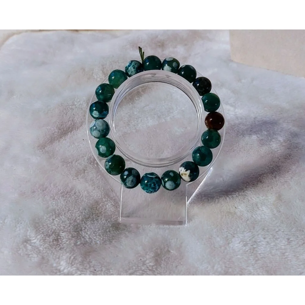 Green and White Beaded Bracelet